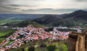 La Casa del Barranco que mira al Pico